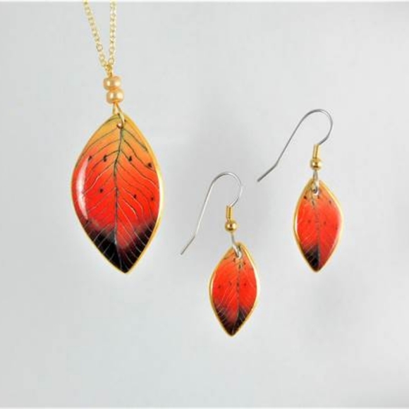 Porcelain Earrings and a Pendent - Picture 4 of 8